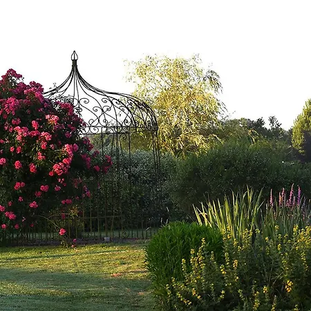 Domaine De La Lochetiere D'hotes 3*